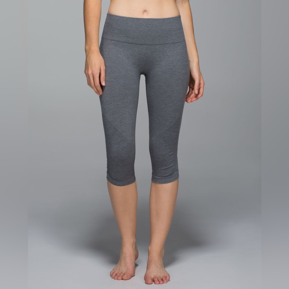 Lululemon Athletica Gray In the Flow Crop II Seamless Athletic Leggings size 4